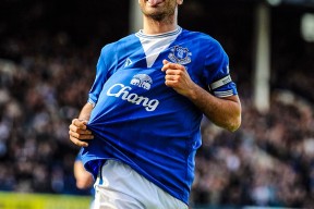 易游体育赛事中心-利物浦客场战平埃弗顿，不败纪录延续(利物浦10埃弗顿)