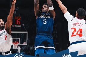 易游体育-一场激烈的对决！两支球队展开搏杀！的简单介绍