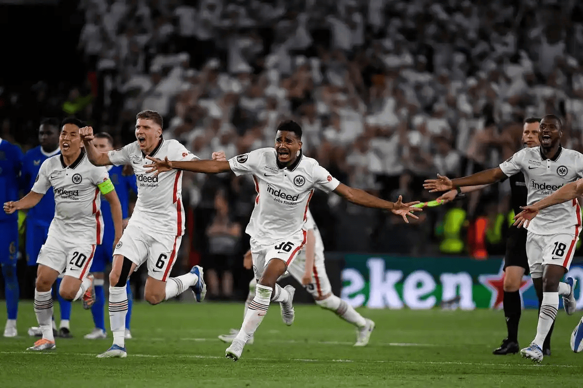 包含阿贾克斯全队破门，轻松晋级实力惊人的词条