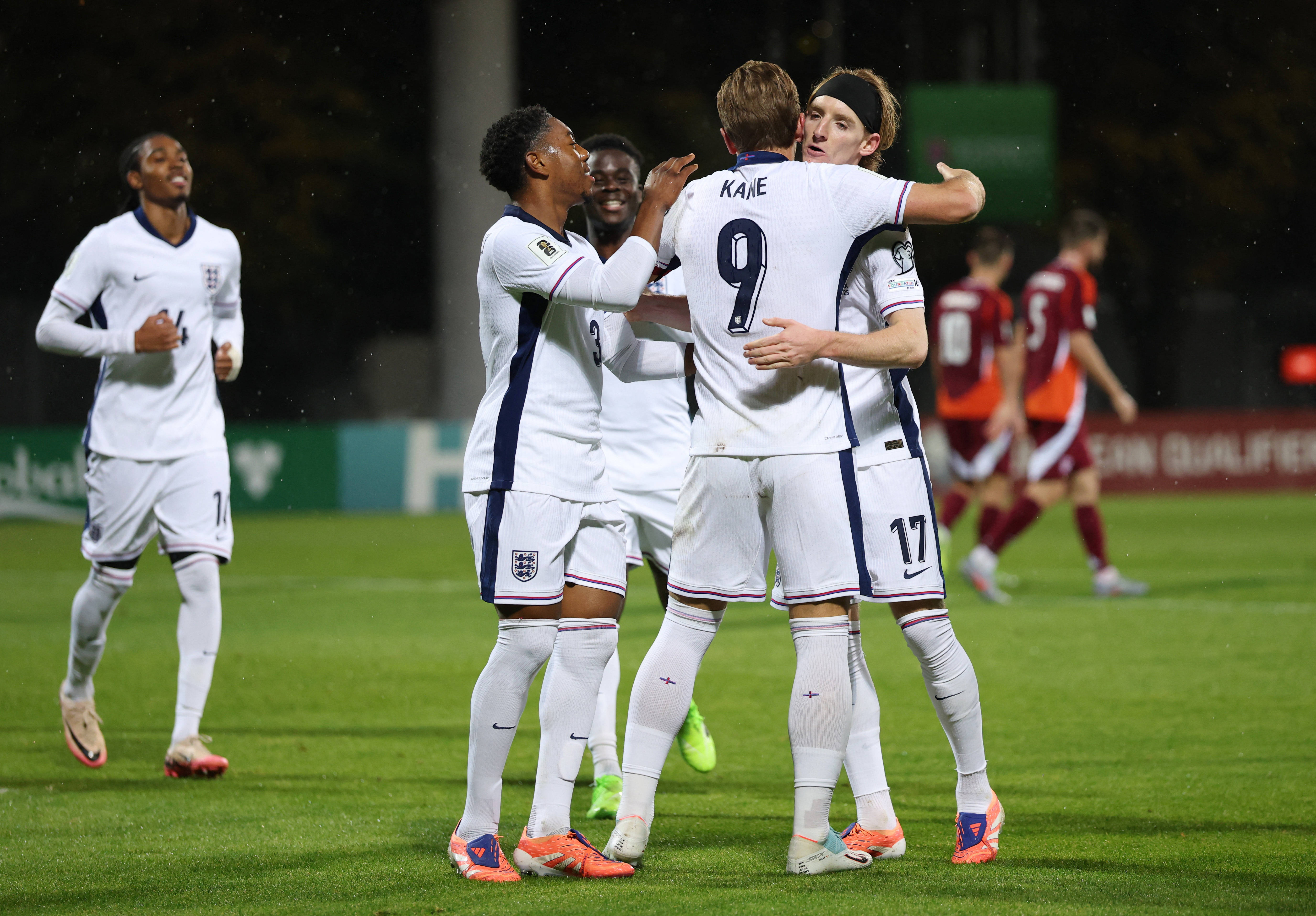 包含精彩纷呈:国际足球盛事揭开帷幕,球员们备战中的词条 包含精彩纷呈:国际足球盛事揭开帷幕,球员们备战中的词条