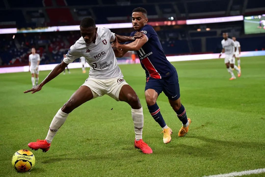 包含阿尔及尔尼斯历史首胜巴黎，壮烈夺冠的词条