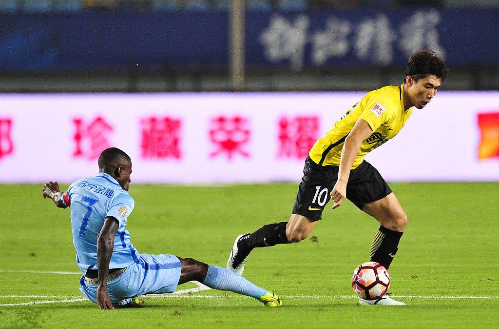 苏宁客场平局，表现稳定但进攻还需加强(苏宁俱乐部进入停摆状态 训练基地变“鬼城”)