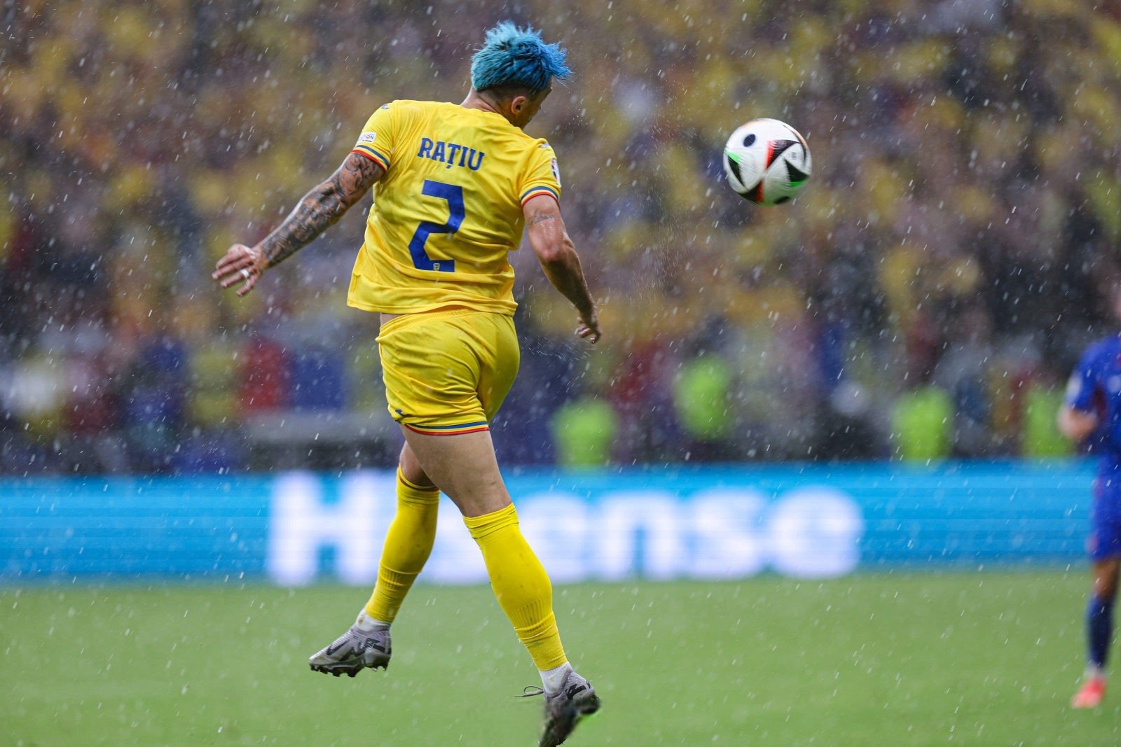 包含罗马尼亚队在比赛中奋力拼搏，成功逆转对手的词条